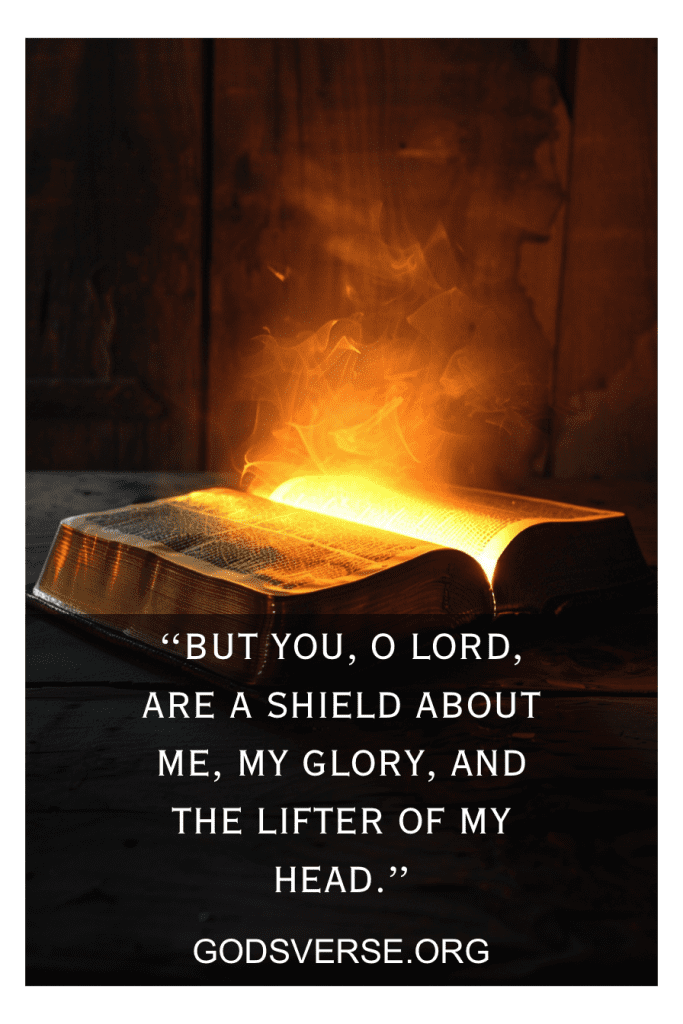 Una Biblia abierta que emite luz con la cita: "Pero tú, Señor, eres un escudo sobre mí". Perfecta para los que se preguntan qué versículo de la Biblia leer cuando se es infeliz.