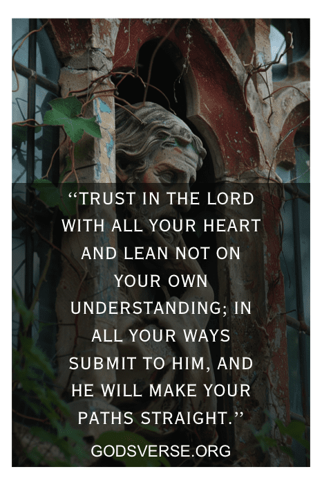 Uma estátua com a citação "Trust in the Lord with all your heart" (Confie no Senhor de todo o seu coração) sobreposta ao texto, cercada por vegetação.
