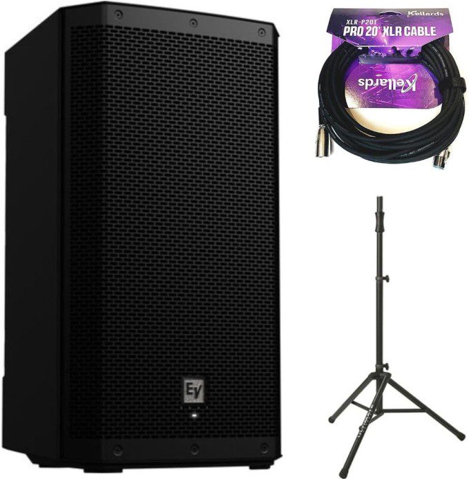 Altavoz negro, cable XLR en el embalaje y soporte de altavoz ajustable sobre fondo blanco: componentes perfectos para montar monitores de escenario para eventos eclesiásticos.