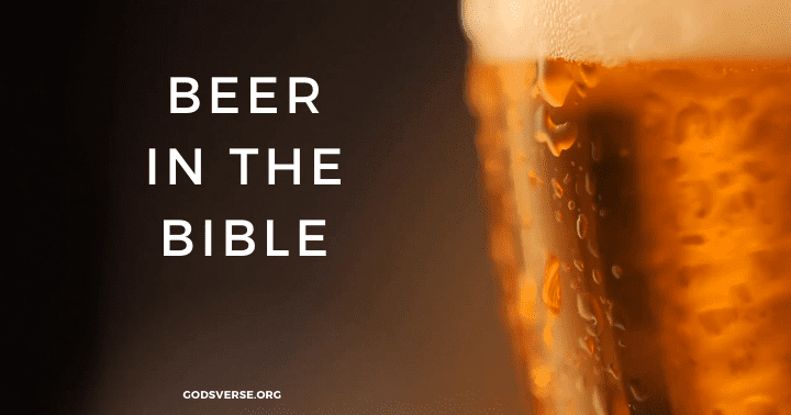 Close-up de uma cerveja espumosa com a sobreposição de texto: "Beer in the Bible" (Cerveja na Bíblia) em um fundo suavemente desfocado, convidando à exploração de cervejas antigas.