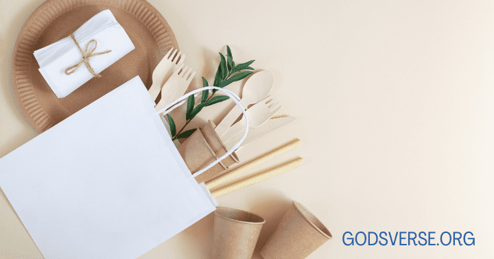 Vajilla y utensilios ecológicos bellamente dispuestos sobre un fondo beige, acompañados de una bolsa de papel, vasos y vibrantes hojas verdes: una inspiración perfecta para ideas de detalles de bautizo. El texto dice "GODSVERSE.ORG".