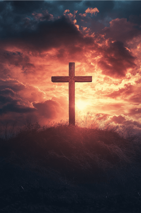 Una cruz de madera se yergue en lo alto de la colina mientras una espectacular puesta de sol pinta el cielo con nubes naranjas y moradas. Es como si las señales en el cielo se hicieran eco de historias atemporales de la Biblia, ofreciendo un momento de reflexión y asombro.