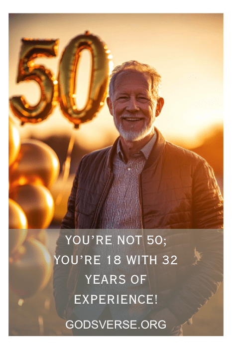 Hombre sonriendo con globos en forma del número 50, con texto: "NO TIENES 50 AÑOS; ¡TIENES 18 CON 32 AÑOS DE EXPERIENCIA!". El toque perfecto para los que buscan frases ingeniosas de 50 cumpleaños para hombres.