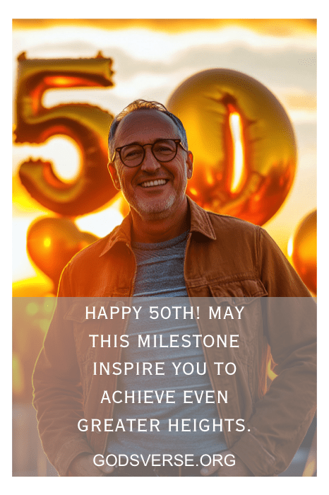 Un hombre sonriente celebra su 50 cumpleaños con globos dorados y una impresionante puesta de sol de fondo, capturando la esencia de la alegría y la gratitud que resuenan en las eternas frases de 50 cumpleaños para hombres.