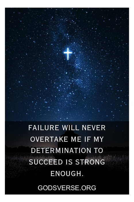 Bajo un cielo nocturno estrellado con una cruz resplandeciente, la cita brilla con luz propia: "El fracaso nunca me alcanzará si mi determinación para triunfar es lo bastante fuerte". Es una cita de actitud inspiradora para los hombres, que nos recuerda el espíritu inquebrantable necesario para alcanzar la grandeza.