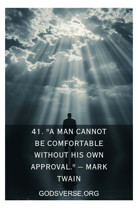 Silhueta de uma pessoa sob raios de sol e nuvens com uma citação de Mark Twain sobre autoaprovação, capturando perfeitamente a essência das citações de amor-próprio para homens.
