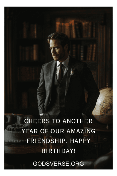 Homem de terno com um globo e livros ao fundo, texto: "Cheers to friendship. Feliz aniversário! Um brinde a mais um ano de aventura, sabedoria e camaradagem. GODSVERSE.ORG.