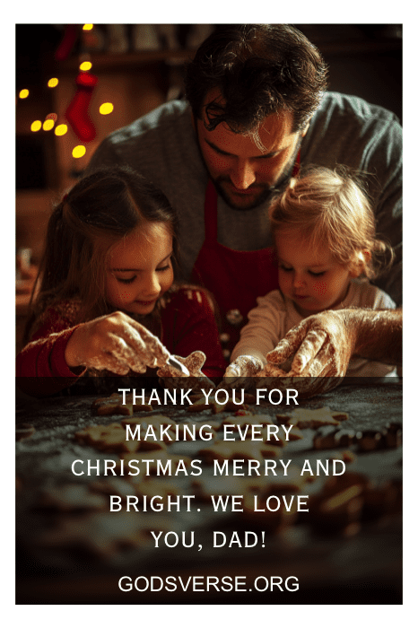 Padre horneando galletas con dos niños, luces navideñas parpadeando en el fondo. El texto expresa amor y gratitud a papá, capturando recuerdos entrañables junto a conmovedoras frases navideñas para padres.