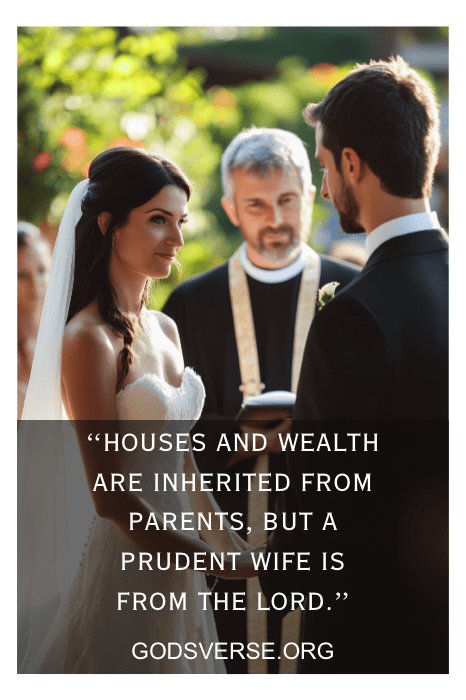 Los novios se ponen de pie ante el oficiante, acompañados de una inspiradora cita sobre el matrimonio de Godsverse.org, que se hace eco de citas bíblicas intemporales sobre una esposa cariñosa.