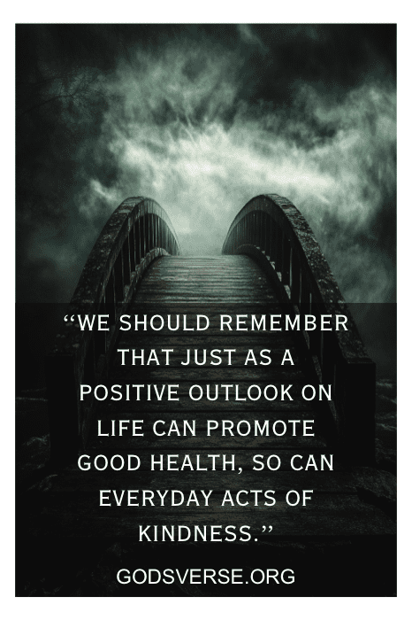 Um céu escuro e nublado paira sobre uma ponte de madeira, com uma citação positiva sobre perspectiva e bondade do godsverse.org. Ecoando a sabedoria das citações de Charles Swindoll, ela nos lembra que a vida é 10% o que acontece conosco e 90% como reagimos a isso.