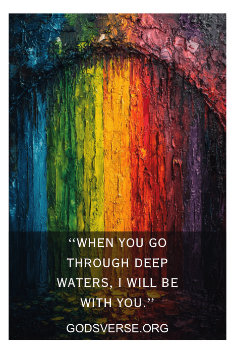 Arco iris texturizado con la edificante promesa: "Cuando atravieses aguas profundas, yo estarƩ contigo". Perfecto para quienes buscan citas de la iglesia para Instagram. Godverse.org.