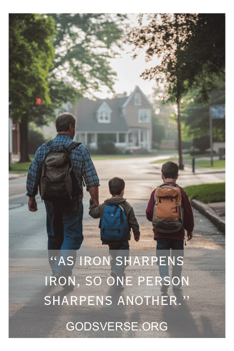 Un hombre y dos niños caminan por una calle con mochilas, encarnando una cita sobre el crecimiento personal, que recuerda la sabiduría que se encuentra en los versículos de la Biblia sobre cómo tratar a tu marido.