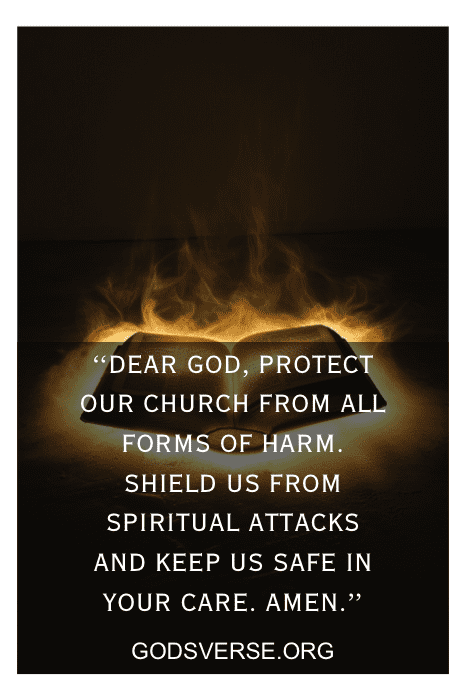Uma Bíblia iluminada por uma luz brilhante com texto de oração sobreposto: "Querido Deus, proteja nossa igreja de todas as formas de dano... Amém". Aproveite esse momento de reflexão e ofereça orações pelas igrejas em todo o mundo.