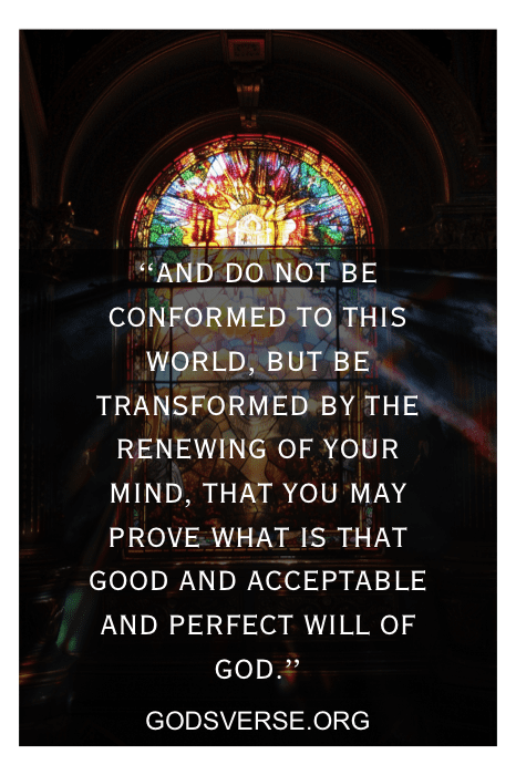 Versículo bíblico Romanos 12:2 em um fundo escuro com um vitral colorido: "E não vos conformeis com este mundo... Uma mensagem reconfortante para aqueles que estão se sentindo deprimidos e desanimados.