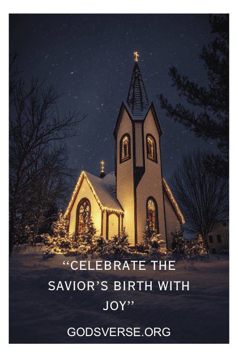 Uma igreja coberta de neve à noite, com luzes brilhantes, adornada com uma placa de igreja com dizeres de Natal: "Comemore o nascimento do Salvador com alegria.