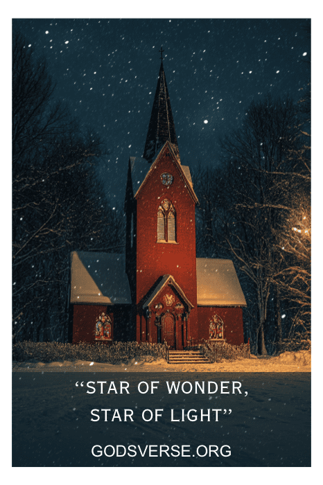 Uma igreja vermelha à noite com neve caindo, cercada por árvores. A placa da igreja diz: "Estrela da Maravilha, Estrela da Luz". Descubra mais dizeres sobre a placa da igreja para o Natal em Godverse.org.