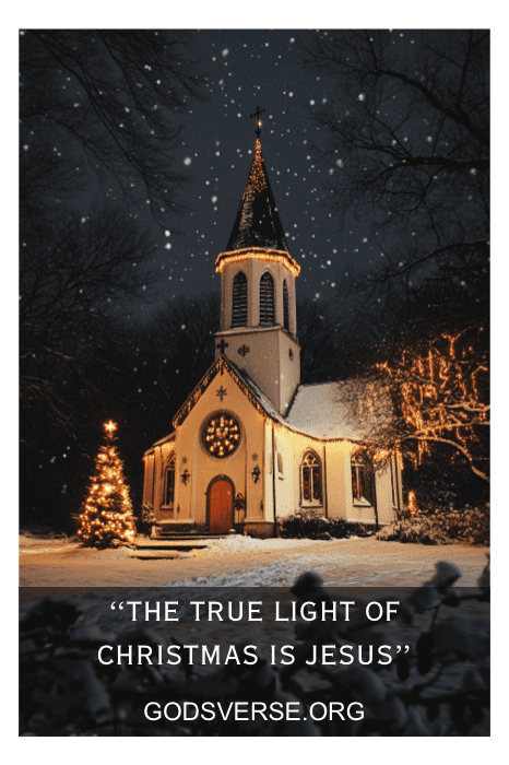 Uma igreja coberta de neve, adornada com luzes e uma árvore de Natal brilhante, está orgulhosamente ao lado de uma placa que proclama: "A verdadeira luz do Natal é Jesus". Os dizeres de placas de igreja para o Natal capturam o espírito de forma maravilhosa.