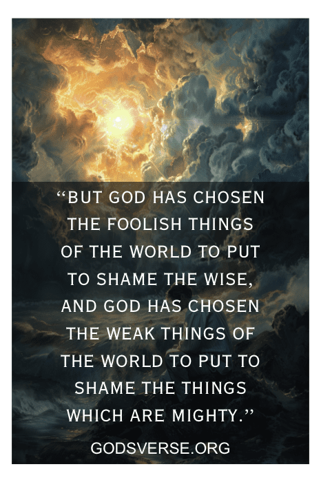 Um céu dramático com luz rompendo as nuvens, texto sobreposto: "Mas Deus escolheu as coisas loucas... (1 Cor 1:27)." Versículos bíblicos perfeitos para quem está se sentindo deprimido e desanimado.