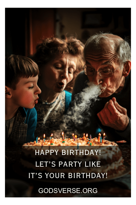 Casal de idosos e criança soprando velas em um bolo de aniversário juntos. Texto: "HAPPY BIRTHDAY! VAMOS FESTEJAR COMO SE FOSSE SEU ANIVERSÁRIO! Descubra citações inspiradoras de aniversário para homens em GODSVERSE.ORG.
