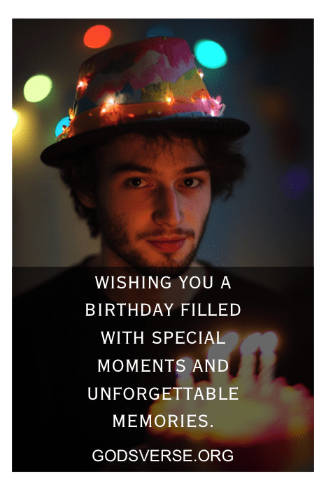Pessoa usando um chapéu com luzes e velas de aniversário, cercada por luzes coloridas. Texto: Desejos de aniversário e citações para homens.