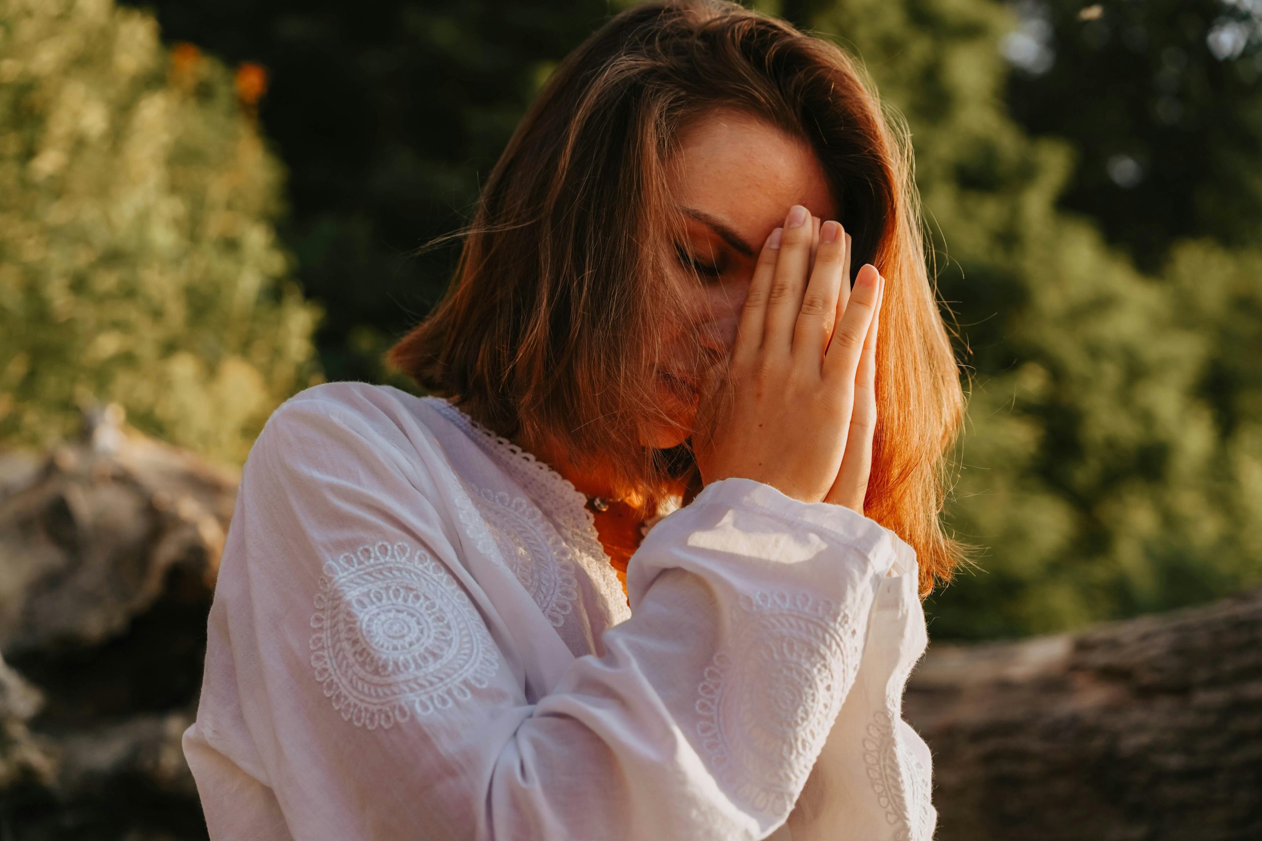 A lady praying