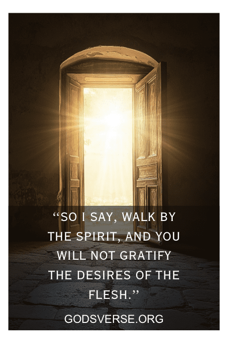 Porta de madeira aberta com uma luz radiante entrando, e o texto sobreposto diz: "Por isso digo: andai pelo Espírito... Explore as Escrituras para Superar o Adultério em godsverse.org.