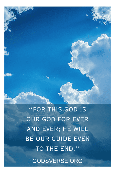 Em meio ao céu azul e às nuvens flutuantes, uma citação divina nos lembra da orientação eterna de Deus, oferecendo consolo semelhante aos versículos bíblicos sobre a morte dos pais - uma garantia de conforto na fé durante a jornada da vida.