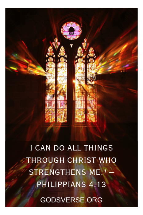 Vitral de igreja com raios de luz coloridos e o texto "Philippians 4:13 - GODSVERSE.ORG" abaixo, lembrando a todos que devem encontrar força em Deus. Para obter mais inspiração, descubra Giving It to God Quotes em nosso site.