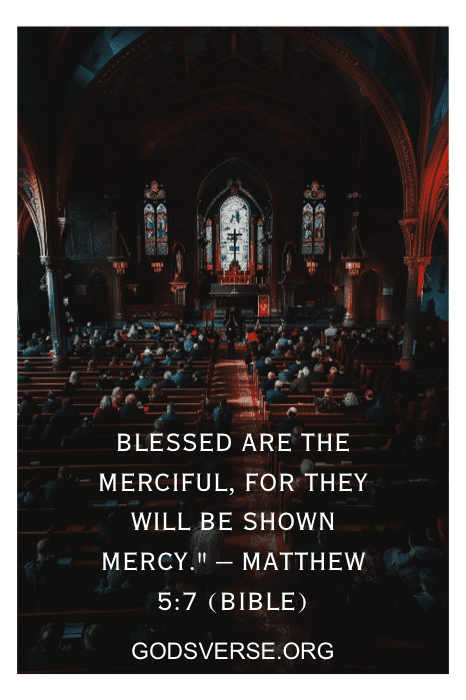 Uma igreja mal iluminada com uma congregação, mostrando o versículo bíblico Mateus 5:7. Texto: "Quotes for Church" (Citações para a igreja).