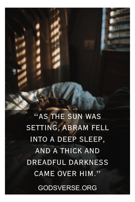 Uma pessoa dormindo em um quarto escuro com luz solar filtrada. Sobreposição de texto: "Quando o sol estava se pondo, Abrão caiu em um sono profundo... Versículos bíblicos sobre o sono.