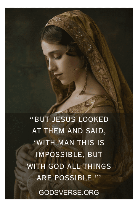 Uma mulher em trajes tradicionais com uma citação sobreposta: "Com Deus todas as coisas são possíveis". - godsverse.org. Perfeito para buscar versículos bíblicos para complicações na gravidez.