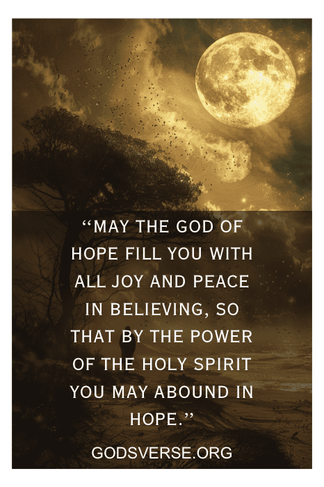 Imagem com a silhueta de uma árvore à noite e uma grande lua. O texto diz: "Que o Deus da esperança o encha de toda alegria... GODSVERSE.ORG. Encontre versículos bíblicos para o conforto do coronavírus.
