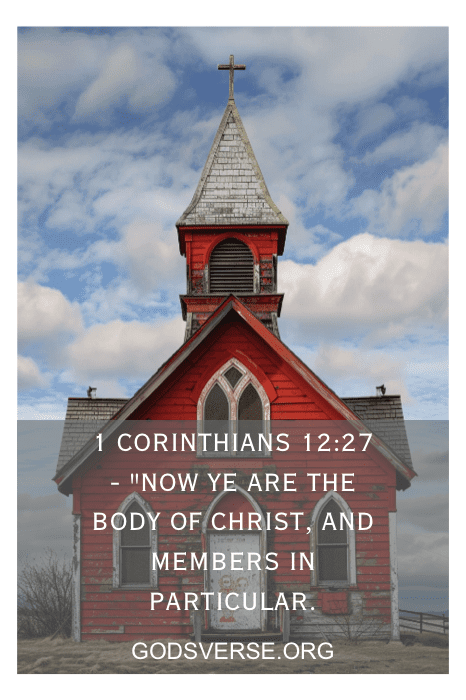 Uma igreja vermelha com um campanário e uma cruz, com um versículo da Bíblia: "1 Coríntios 12:27" e o texto "godsverse.org" na parte inferior.