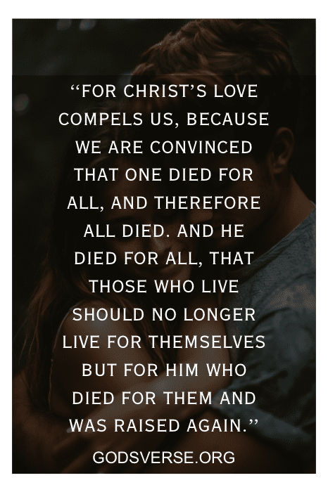 Citação da Bíblia sobreposta a uma imagem de um homem e uma mulher: "Porque o amor de Cristo nos constrange..." Perfeito para o versículo bíblico do Dia dos Namorados.