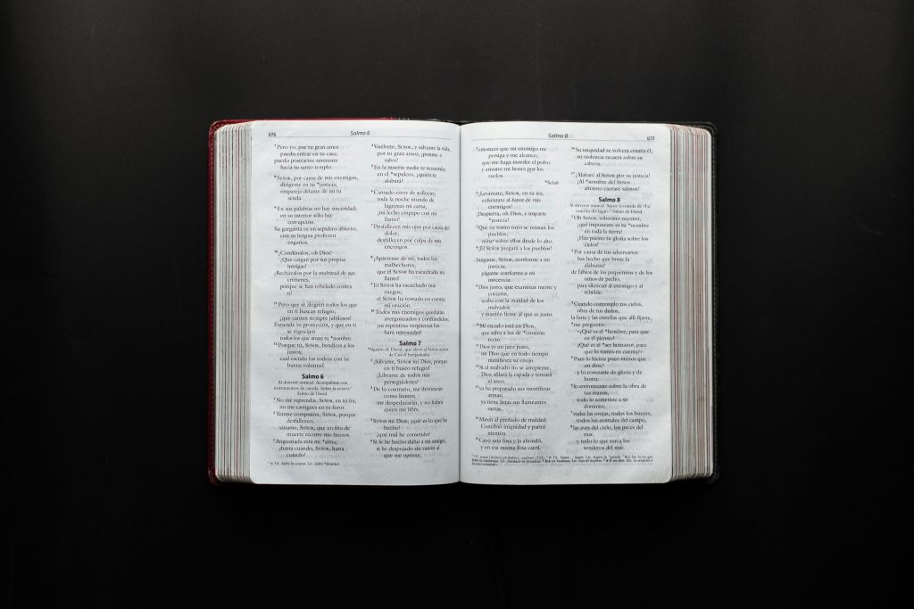 Una Biblia abierta